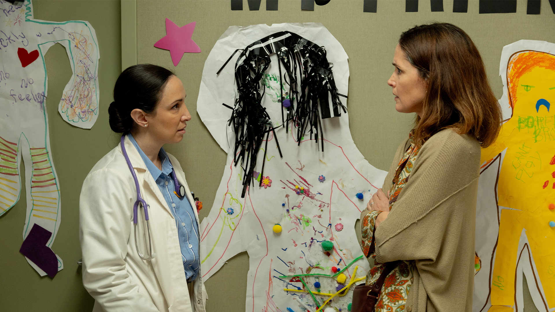 接近母愛的形狀，是《媽的踹爆你》裡的一根中指